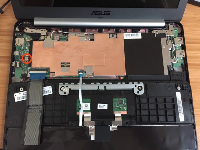 Asus c201 chromebook with keyboard taken out, WP screw circled in red - Try loading this page on another device or internet connection